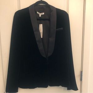 Elizabeth and James Women’s black velvet blazer brand new with tags size 10
